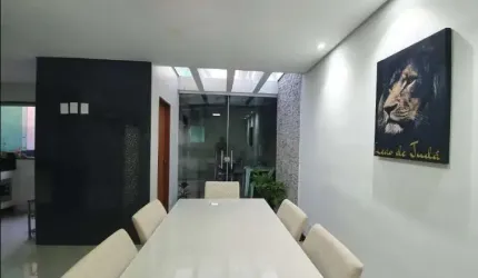 Casa com 3 quartos à venda em Contagem