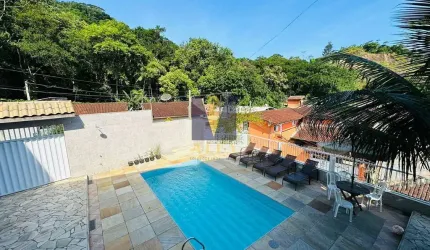 Casa à venda no bairro Pereque Mirim - Ubatuba/SP