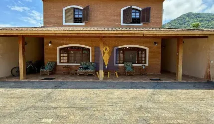 Casa Versátil a 350 m da Praia do Lázaro — Ideal para Moradia ou Investimento