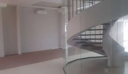 Excelentes salões comerciais,em frente ao parque ecológico em , Indaiatuba SP.