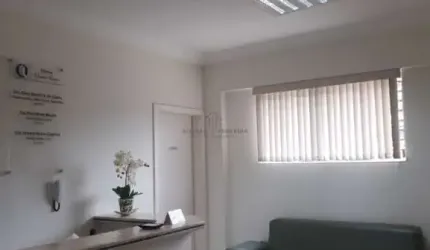Imperdível oportunidade de casa comercial à venda no Centro de Indaiatuba-SP! 4 salas, 2 banheiros, 118,75 m² de área.