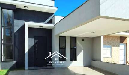Casa linda com piscina e suíte no Condomínio Horto Florestal