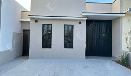 Casa com 03 quartos no Condomínio Horto Florestal