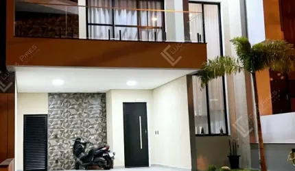 Sobrado com suíte e piscina no Condomínio Horto Florestal Villagio