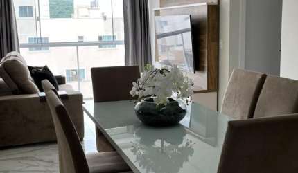 APARTAMENTO SEMI MOBILIADO NA VILA REAL EM BALNEÁRIO CAMBORIU