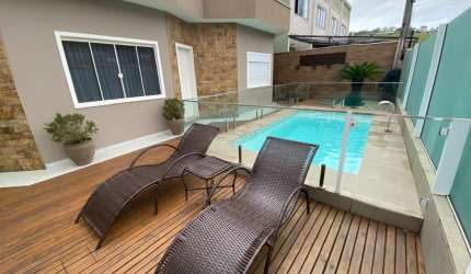 EXCELENTE CASA EM ALTO PADRAO A 4 MINUTOS DE BLNEARIO CAMBORIU!!