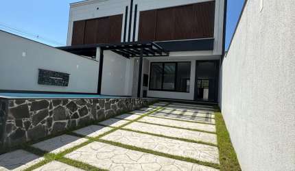 BELÍSSIMO SOBRADO COM PISCINA NO LOTEAMENTO TERRAS ALTAS EM CAMBORIÚ