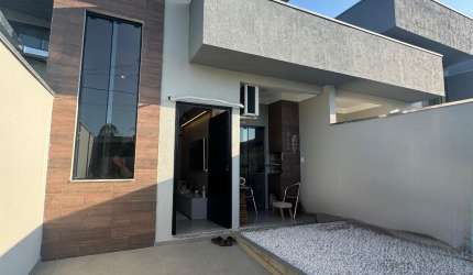 Casa lindíssima semi mobiliada com suíte no bairro Rio Pequeno!