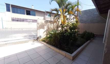 Linda Casa em Balneário Camboriú, há 2km da praia