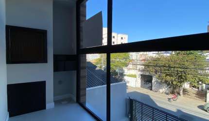 Cobertura ampla e bem localizada em Balneário Camboriú