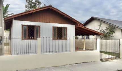 Linda casa no bairro Monte Alegre com 3 quartos