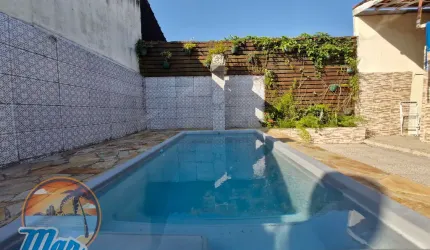 Oportunidade! Casa terrea com 2 quartos sendo 1 suíte , piscina, apenas 350 m da praia em Bertioga