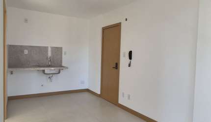 EXCELENTE 1/4 E SALA À VENDA – BARRA