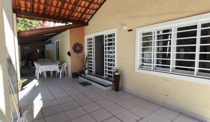 Linda casa à venda na Pituba