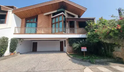 Bela Casa Assobradada no Condomínio Ibiti do Paço