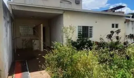Casa para Venda em Uberlândia, Brasil, 6 dormitórios, 1 suíte, 3 banheiros, 6 vagas