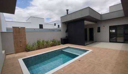 Luxuosa casa à venda em Indaiatuba-SP, condomínio Laguna 3 quartos, 3 suítes, 2 salas, 5 banheiros, 2 vagas, 184m².