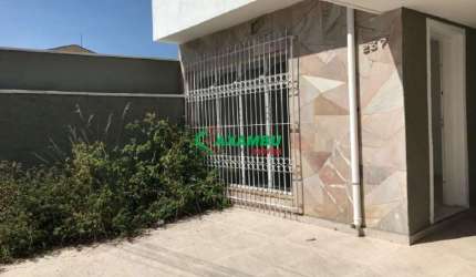 Imperdível! Casa à venda em Jundiaí-SP, bairro Anhagabau, 4 quartos, 3 suítes, 3 salas, 4 banheiros, 2 vagas de garagem, 171 m².