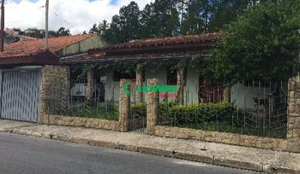 Casa a venda com 03 dormitórios, no Centro de Várzea Paulista - SP