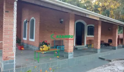 Chácara à venda em Jarinu-SP, 3 quartos, 3 salas, 3 banheiros, 2 vagas de garagem, 290m² - Imperdível na Figueira Branca!