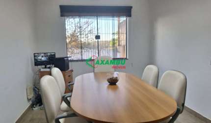Imperdível casa e galpão à venda em Jundiaí-SP, no bairro Caxambu! 3 quartos, 2 salas, 2 banheiros, 3 vagas, 449m². Chegou a sua hora!