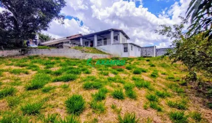 Chácara à venda em Jarinu-SP, bairro X: 3 quartos, 1 suíte, 1 sala, 3 banheiros, 259,00 m² de área.