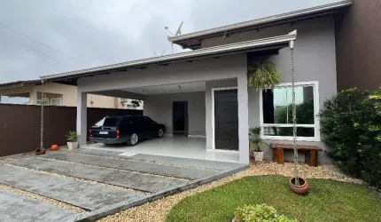 Casa Averbada a venda com 01 suíte + 02 dorm., Vila Nova Joinville.