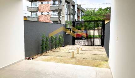 Sobrado geminado novo no bairro Iririú em Joinville!