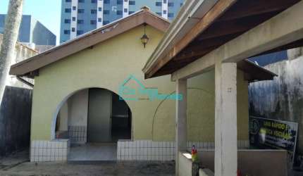 Casa com 2 quartos para alugar no Centro, Mongaguá  por R$ 3.500