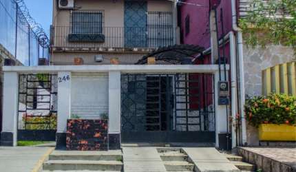 Sobrado para Venda em Belém, Canudos, 1 dormitório, 3 banheiros, 1 vaga