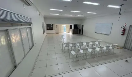 Ponto Comercial para Venda em Cuiabá, Araés, 1 dormitório, 2 banheiros