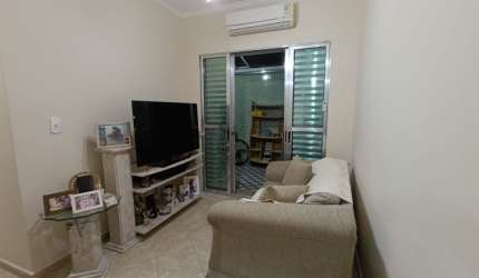 Apartamento térreo com quintal fechado 2 dormitórios e garagem, no bairro do Campo Grande