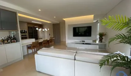 Apartamento com 4 suítes e 3 vagas em Florianópolis com condomínio completo.