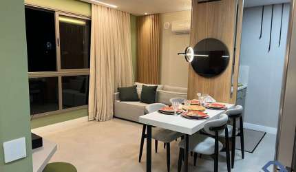 Apartamento com um dormitório totalmente decorado, 42m² e uma vaga+box.