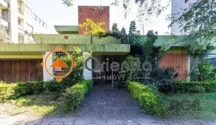 Imobiliária Orientta ALUGA EXCELENTE CASA com Living amplo e 3 dormitórios