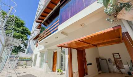 Casa Unifamiliar e Serviço no bairro Menino Deus em Porto Alegre