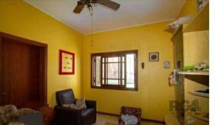 VENDA DE CASA DE 4 QUARTOS COM VAGA DE GARAGEM DE 227m² - AZENHA