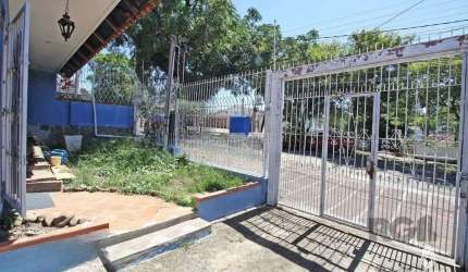 Casa de 3 dormitórios no bairro Partenon