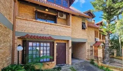 Casa de 3 dormitórios com 2 vagas de garagem no bairro Jardim Isabel