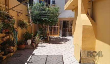 Casa 4 dormitórios no bairro Vila Ipiranga