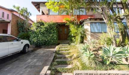 Excelente Casa em Condominio Fechado com 440,60m Dormitórios, sendo 2 Suítess