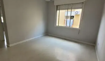 Vende apartamento de 2 dormitórios no Passo da Areia, condomínio ao lado do Conc