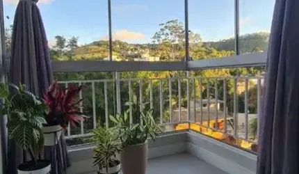 Apartamento semimobiliado com 3 dormitórios, sendo 1 suíte, 1 vaga. Condomínio c