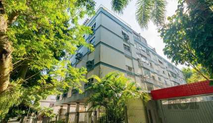Cobertura de três quartos, suíte e uma vaga de garagem no bairro Higienópolis