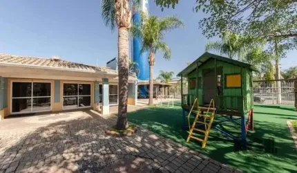 Casa em condomínio no Humaitá de 3 dormitórios vaga e infra