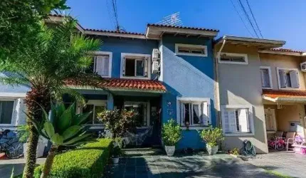 Casa sobrado em condomínio fechado na Vila Nova de 3 dormitórios e 2 vagas