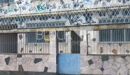 Madureira | Casa de Rua 6 quartos