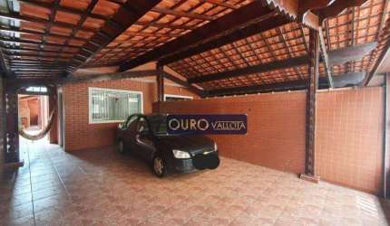 3 QUARTOS, 1 SUITE, 4 WCS MOBILIADO ESQUINA COM A PRAIA