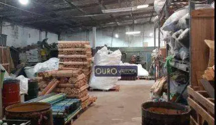 Galpão com 1.300m²