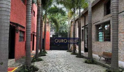 Galpão com 2.200m²